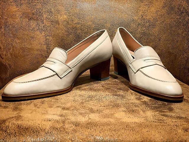 A custom made penny loafer on a 5cm heel for our customer Mrs. I. Made of the softest goat leather by Tuscany&rsquo;s finest tannery.
-

@shoegazingblog 
@theshoesnob_official 
@zugerzeitung.ch 
@monsieur_bespoke 
@bespokemakers 
@therake 
@zugerhalt