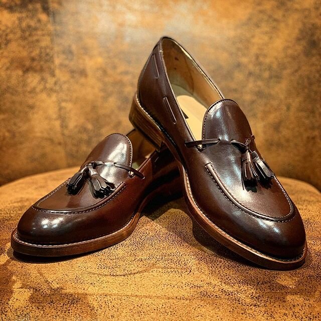 A beautiful Tassel loafer in a brownish box calf leather by Tuscany&rsquo;s finest tannery.
Handmade and hand welted. Unique bespoke!
-

@shoegazingblog 
@theshoesnob_official 
@zugerzeitung.ch 
@monsieur_bespoke 
@bespokemakers 
@therake -
-

#zug 
