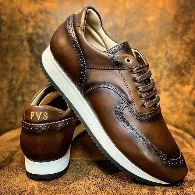 An elegant sneakers that fits with jeans and elegant pants, t-shirt and blazer. All handmade on an ultralight sole. With a wonderful soft Tuscan brown leather and the clients initials on the back. A special shoe for a special person. Thank you Mr. v.