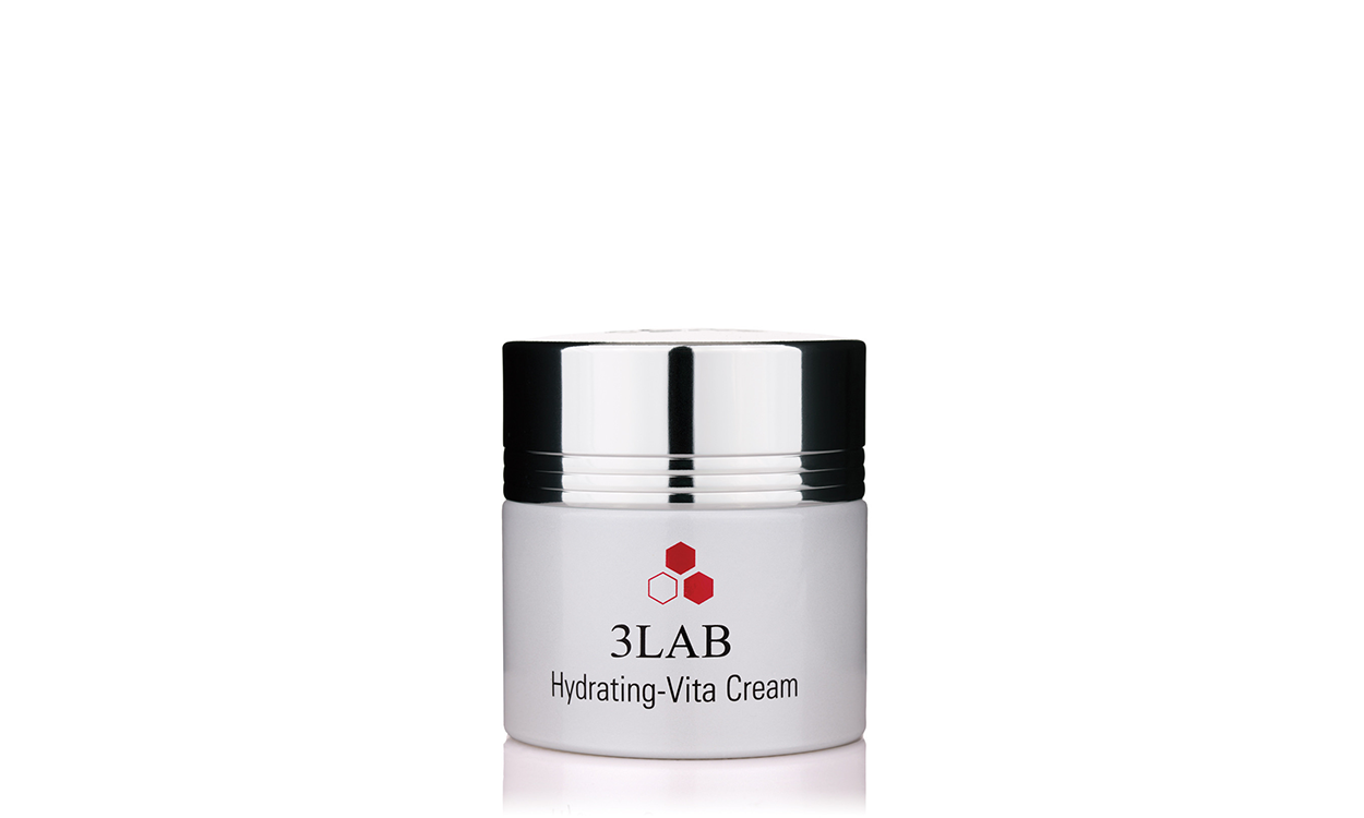 УВЛАЖНЯЮЩИЙ КРЕМ HYDRATING VITA-CREAM СОДЕРЖИТ ВИТАМИНЫ А, С И Е. ПОМОГАЕТ БОРОТЬСЯ С ОКСИДАТИВНЫМ СТРЕССОМ, ПРЕКРАСНО УВЛАЖНЯЕТ. ИМЕЕТ ЛЕГКУЮ ГЕЛЕВУЮ ТЕКСТУРУ И ИДЕАЛЕН НА КАЖДЫЙ ДЕНЬ. PARFUMS.UA, 4500 ГРН.