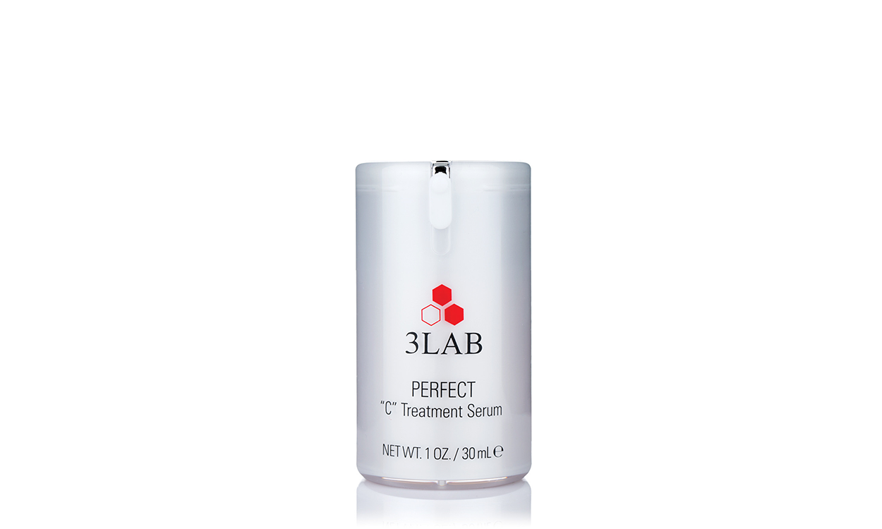 3LAB PERFECT C TREATMENT SERUM СОДЕРЖИТ АСКОРБИЛ ГЛЮКОЗИД – СТАБИЛЬНУЮ ФОРМУ ВИТАМИНА С, КОТОРАЯ ПРЕПЯТСТВУЕТ РАЗРУШЕНИЮ КОЛЛАГЕНА, ОСВЕТЛЯЕТ ПИГМЕНТНЫЕ ПЯТНА И ОБЕСПЕЧИВАЕТ АНТИОКСИДАНТНУЮ ЗАЩИТУ. ЗАКРЫТАЯ УПАКОВКА С ПОМПОЙ – ИДЕАЛЬНЫЙ ВАРИАНТ, ТАК КАК ЗАЩИЩАЕТ СРЕДСТВО ОТ ПОПАДАНИЯ СОЛНЕЧНЫХ ЛУЧЕЙ, ВЛАГИ И КОНТАКТА С ВОЗДУХОМ. ТАК ФОРМУЛА “ЖИВЕТ” ДОЛЬШЕ И ОСТАЕТСЯ ЭФФЕКТИВНОЙ ДО ПОСЛЕДНЕЙ КАПЛИ. SANAHUNT.COM, 4350 ГРН