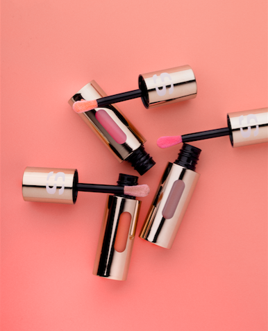 НОВИНКА ЭТОГО ЛЕТА – БЛЕСК-УХОД ДЛЯ ГУБ SISLEY PHYTO-LIP DELIGHT, КОТОРЫЙ ПРИДАЕТ ОБЪЕМ И СОБЛАЗНИТЕЛЬНЫЙ ВЛАЖНЫЙ ЭФФЕКТ + УХАЖИВАЕТ ЗА ГУБАМИ. В ПРОДАЖЕ – С 1 ИЮЛЯ.