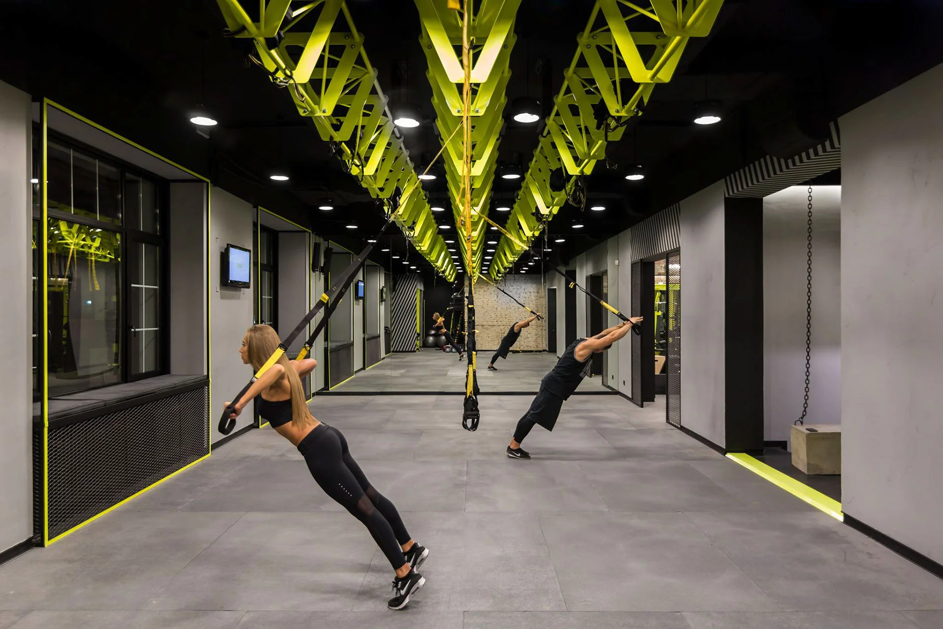 ТАК ВЫГЛЯДЯТ СТРОПЫ TRX И УПРАЖНЕНИЯ С НИМИ