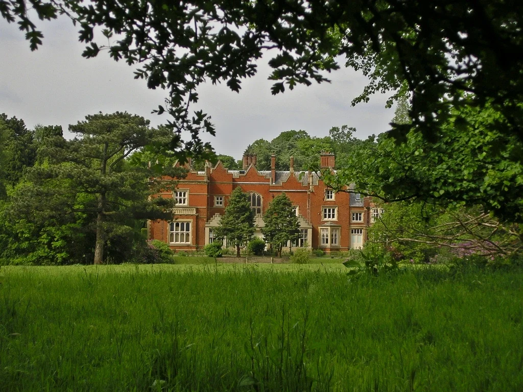 South_face_of_Abney_Hall,_looking_north_(Cheadle,_Manchester_-_20_May_2007).jpg