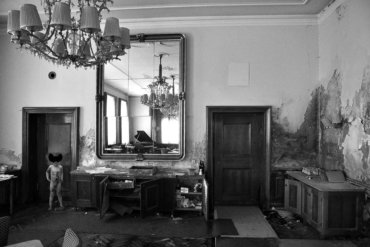 hotel paradis: photo composing, textile print, 150 x 200 cm, 2016