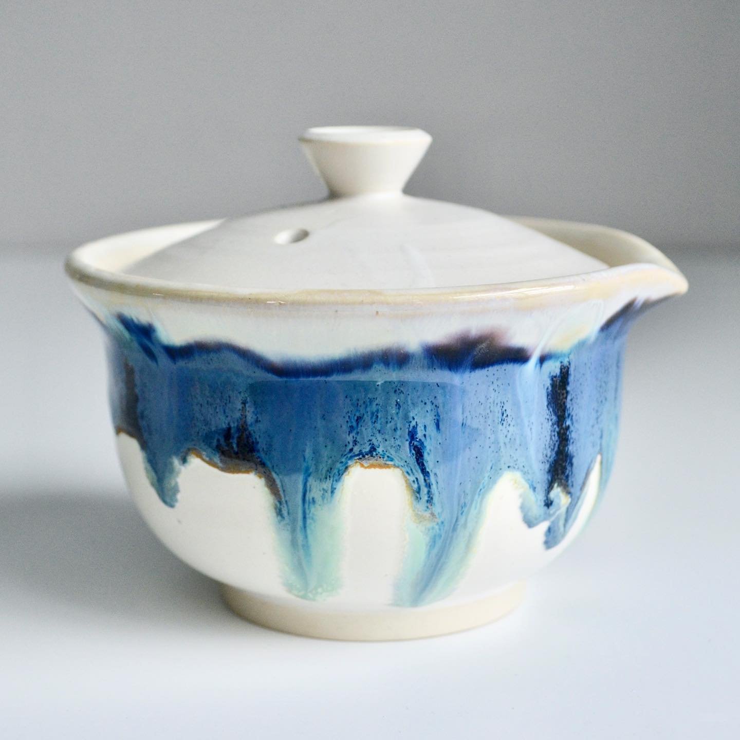 More Gaiwans are up on Etsy! If you&rsquo;re local to Portland, you can find them in person at the amazing @dobrateame 🫖 
.
.
.
.
#gaiwan #etsy #ceramic #maineartists