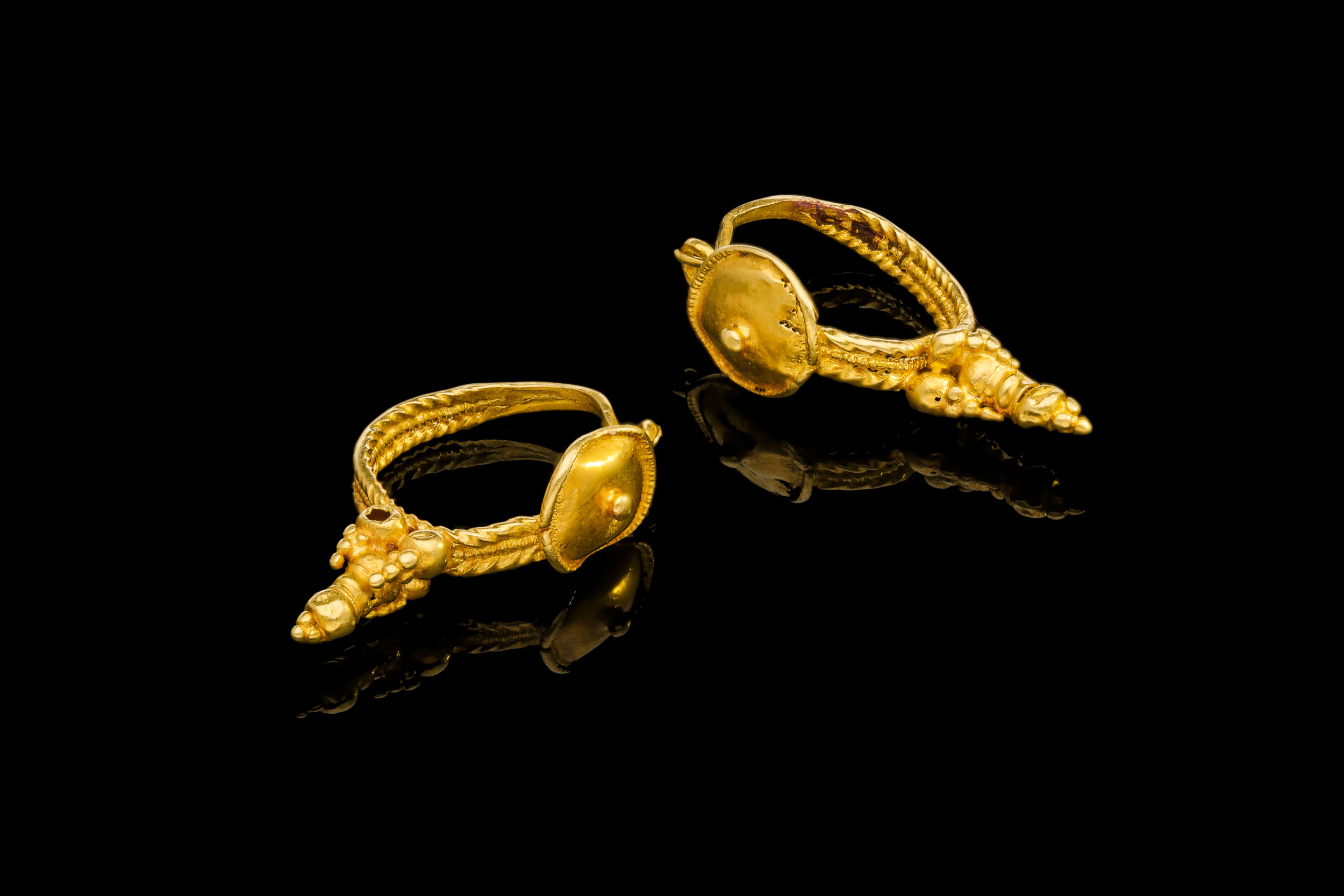 A pair of original 1st to 2nd century AD Roman gold earrings | £5000