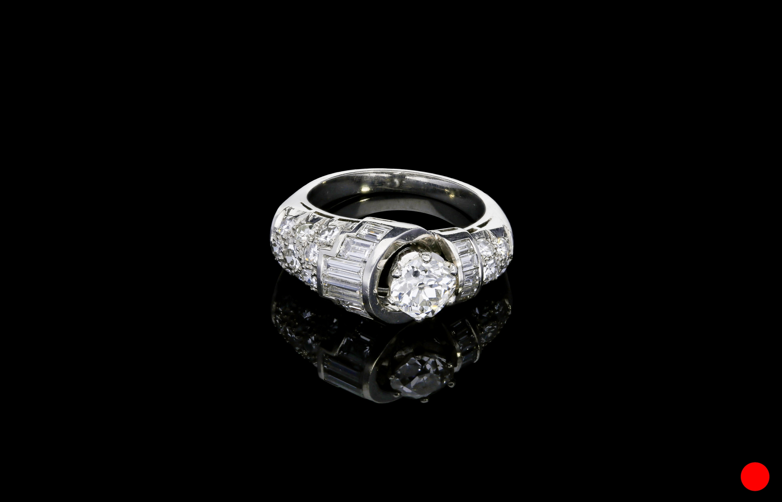 A sensational Art Deco diamond ring | £8750