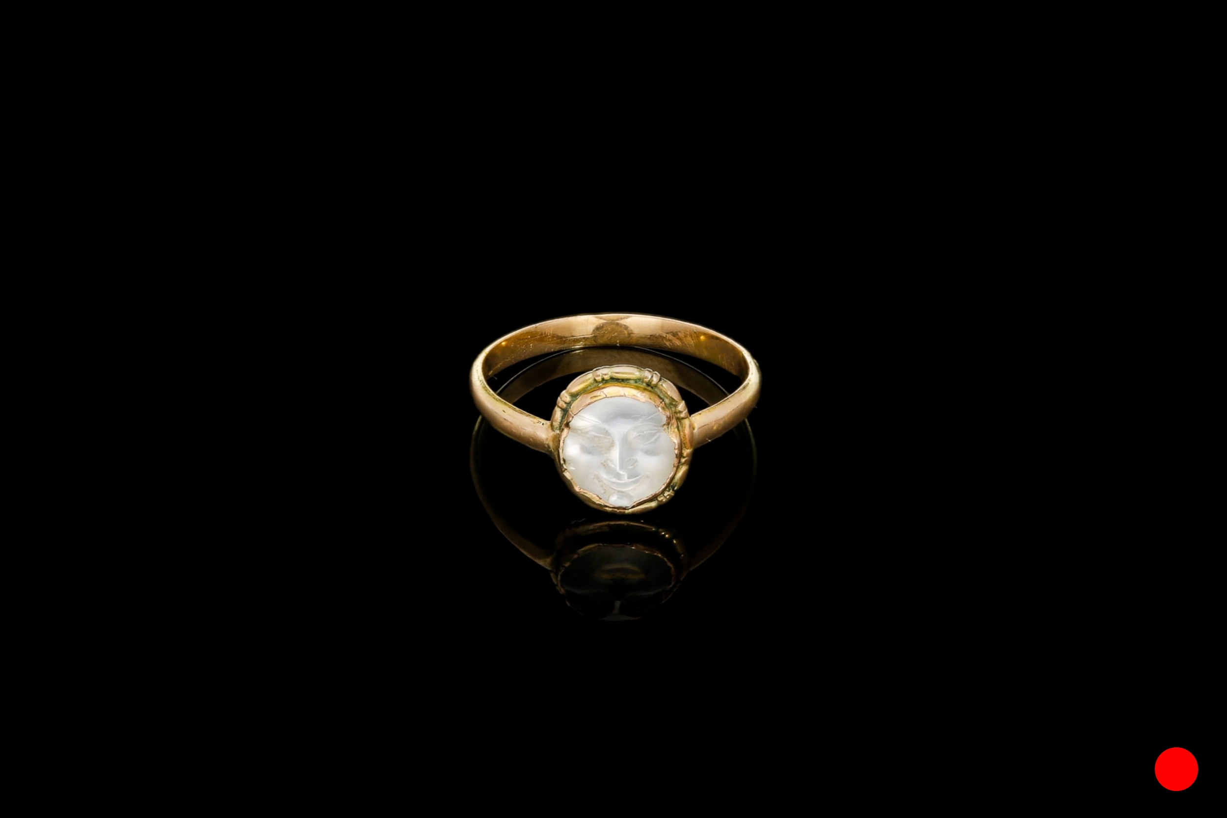 An exquisitely carved Victorian man in the moon moonstone ring set | £1150