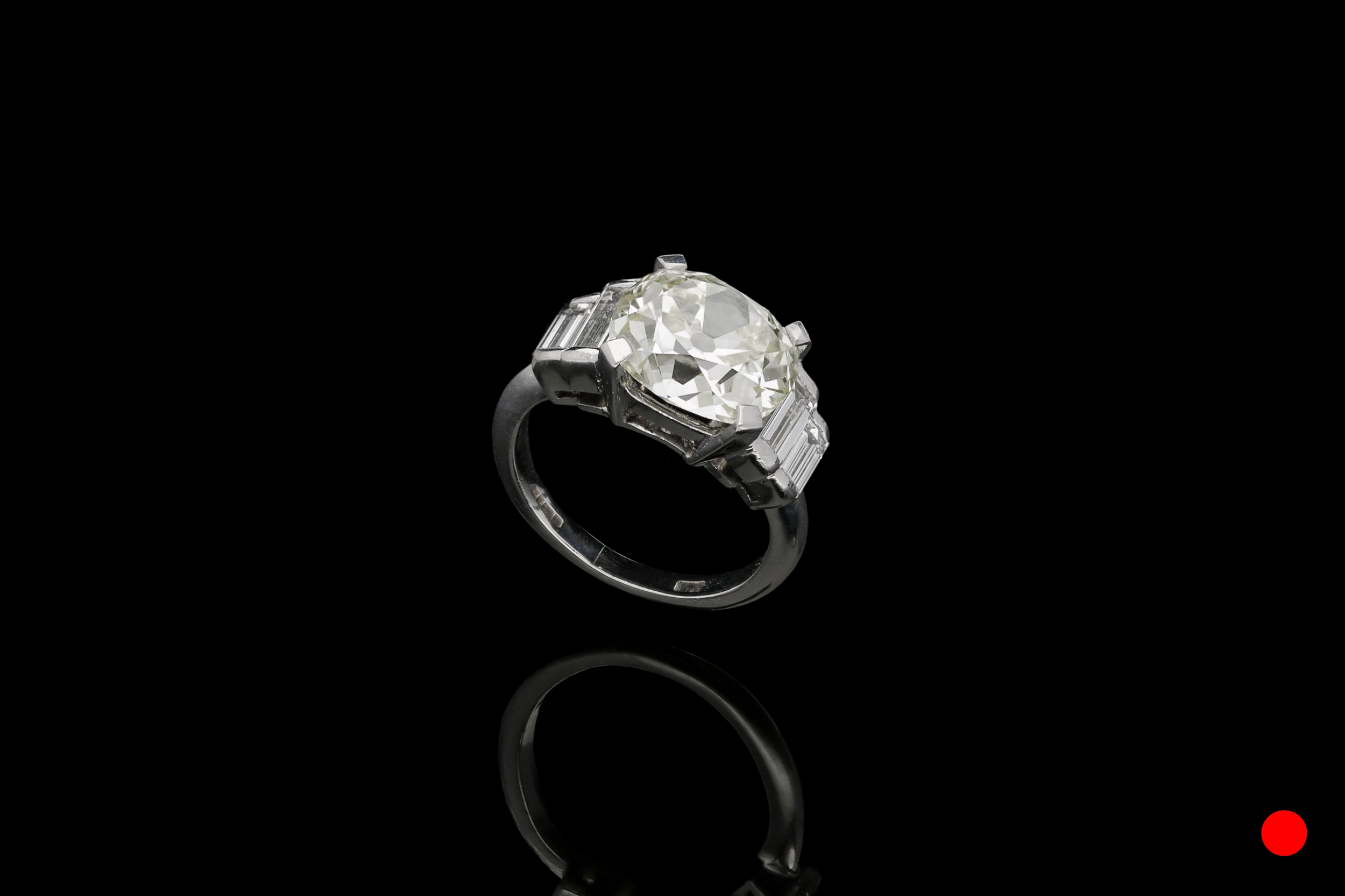 A old-mine cut diamond ring set | £29850