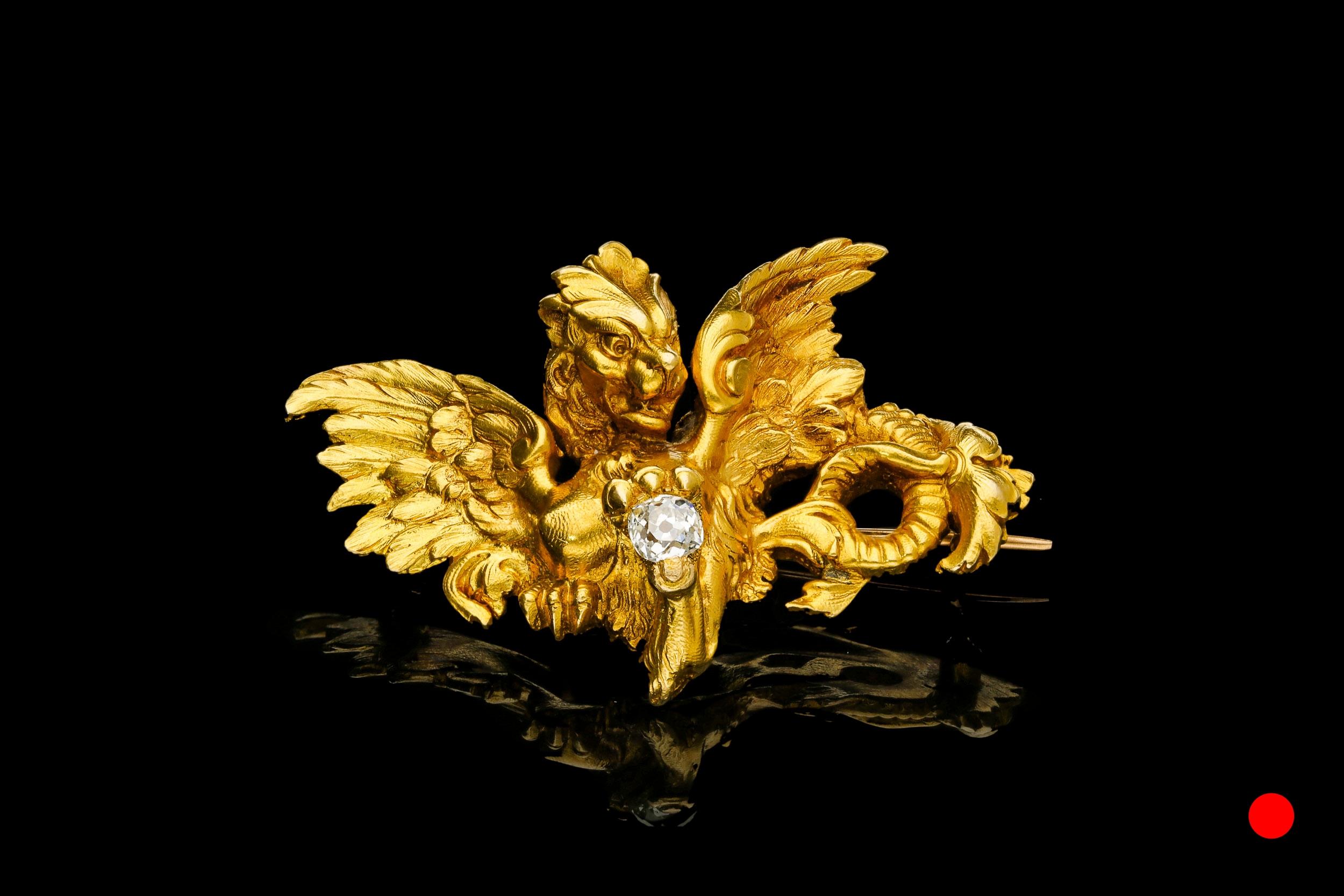  A griffin brooch | £4950