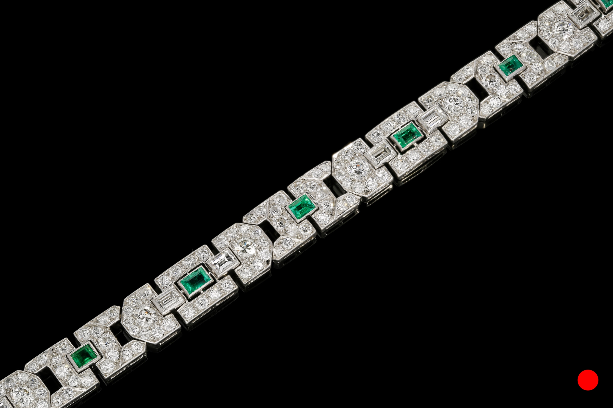 A Columbian Art Deco platinum bracelet | £18500