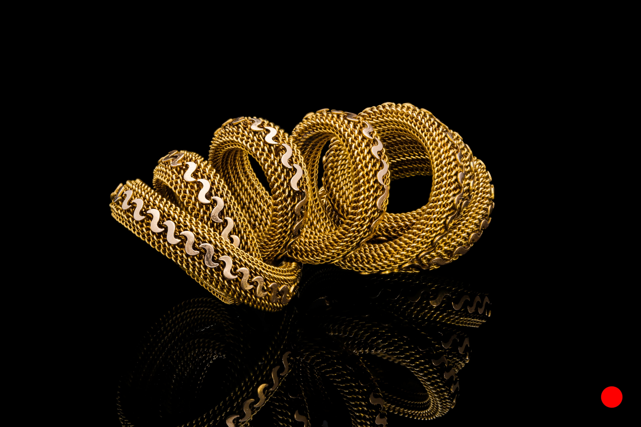 An unusual Victorian 18ct yellow gold mesh basket weave necklace | £3850