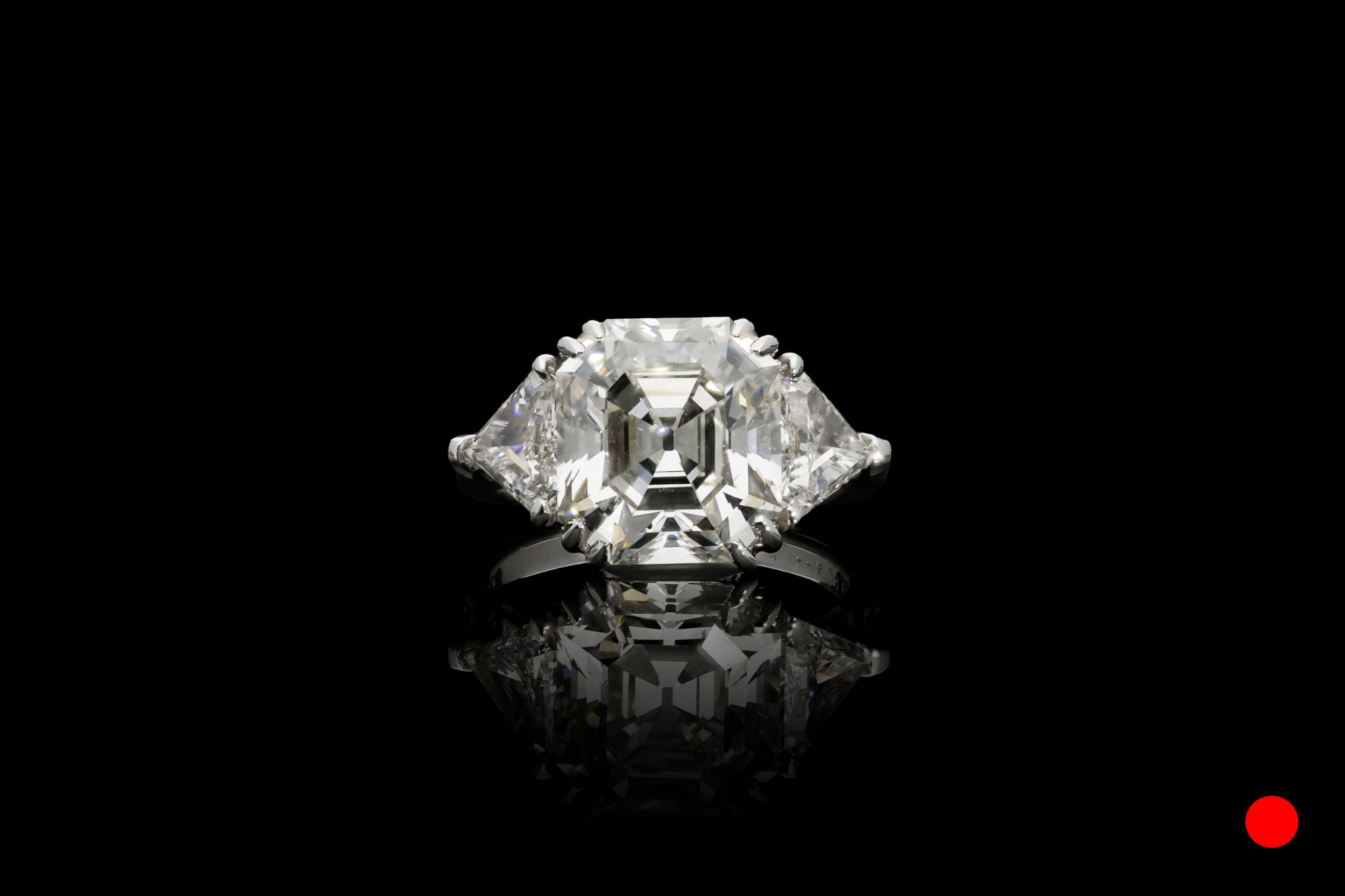 A  diamond shoulders set | £147500