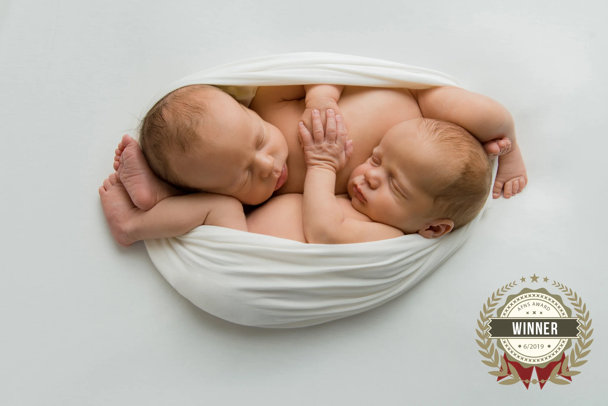 56906441_kossinacreative_twins1.jpg
