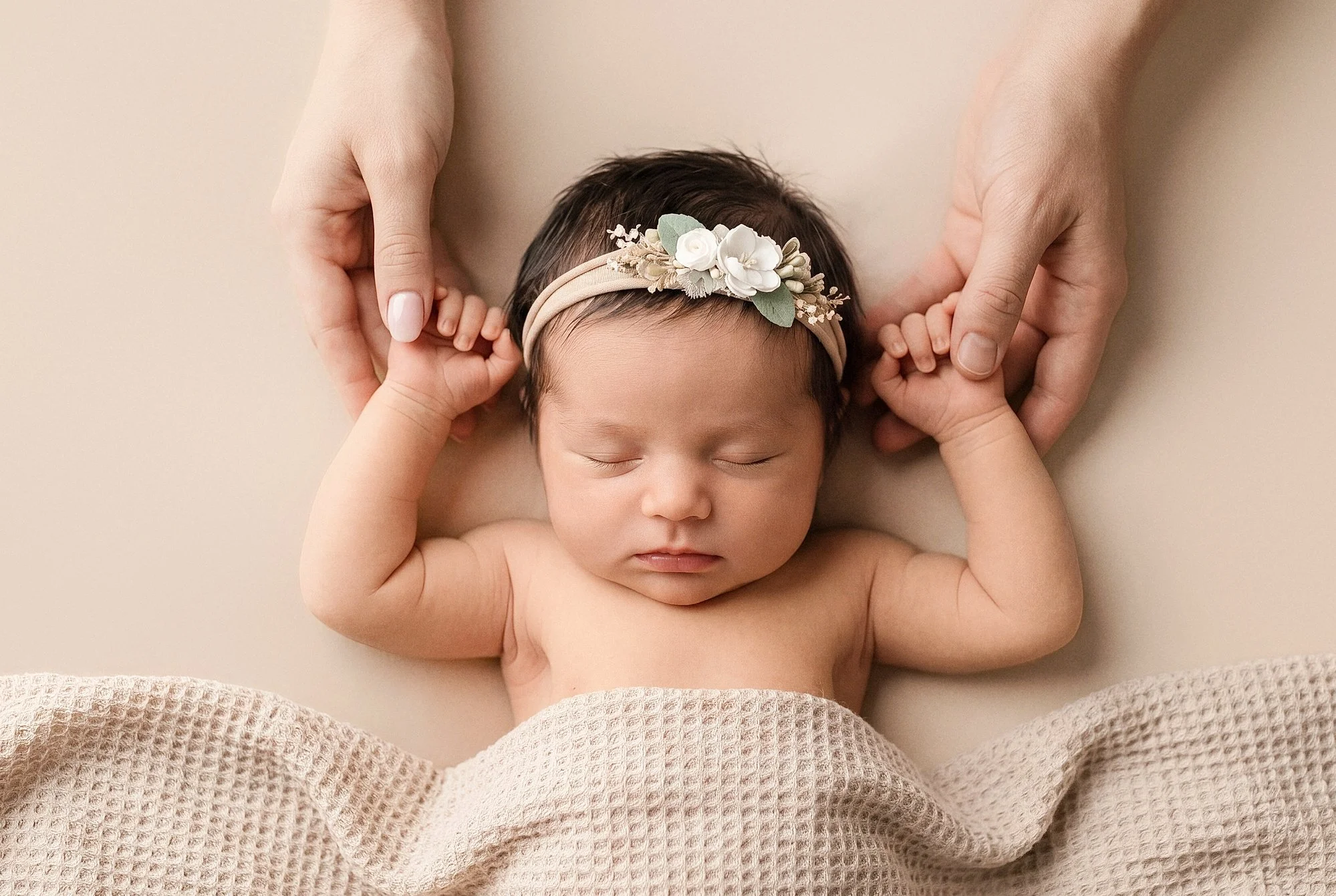 Newborn Shooting in Muenchen mit Alexa und Michael Stief im Petit Amour Fotostudio.jpeg