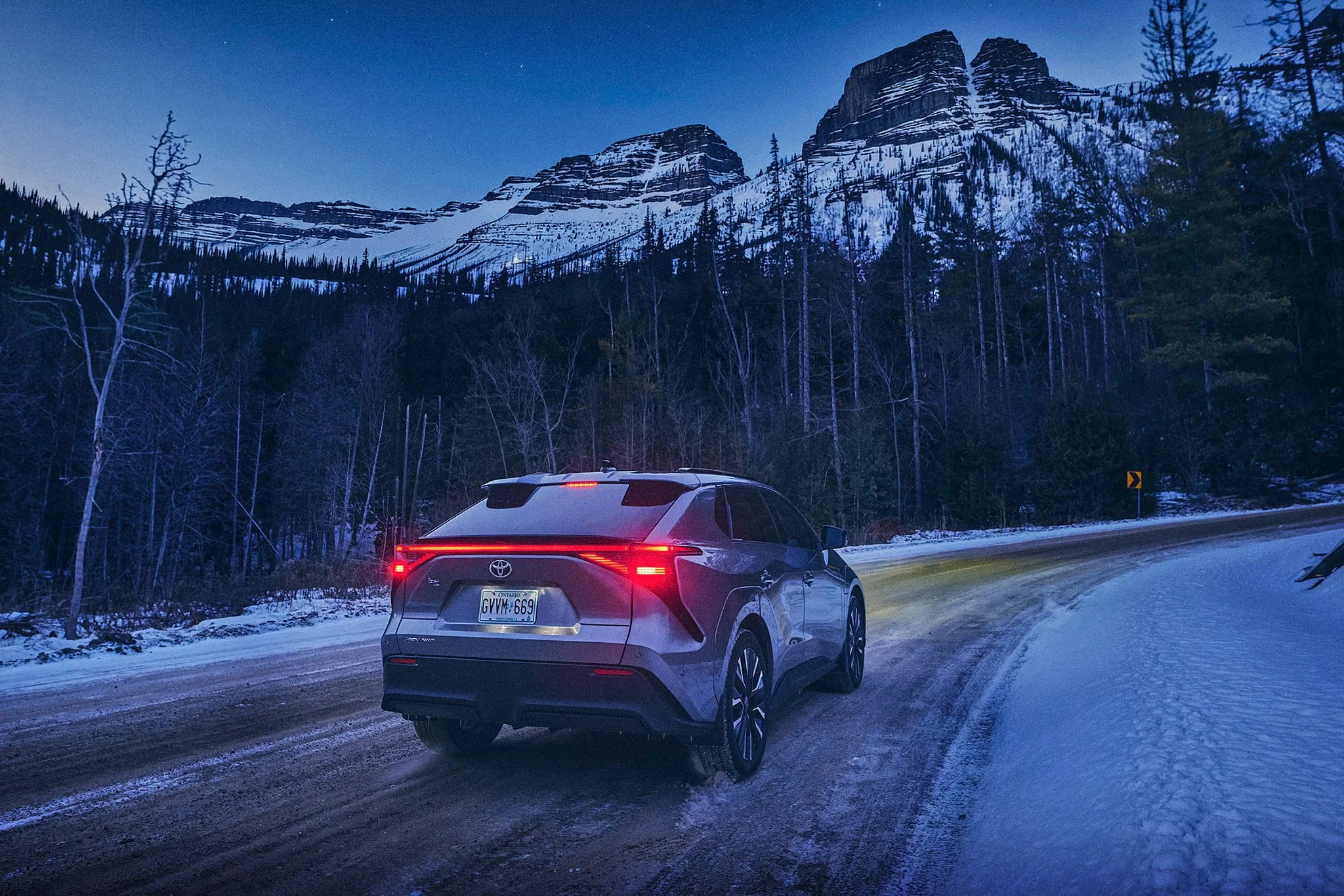 Toyota-bZ-2026-winter-automotive-photographer-canada-kristof-arasim-02D.jpg