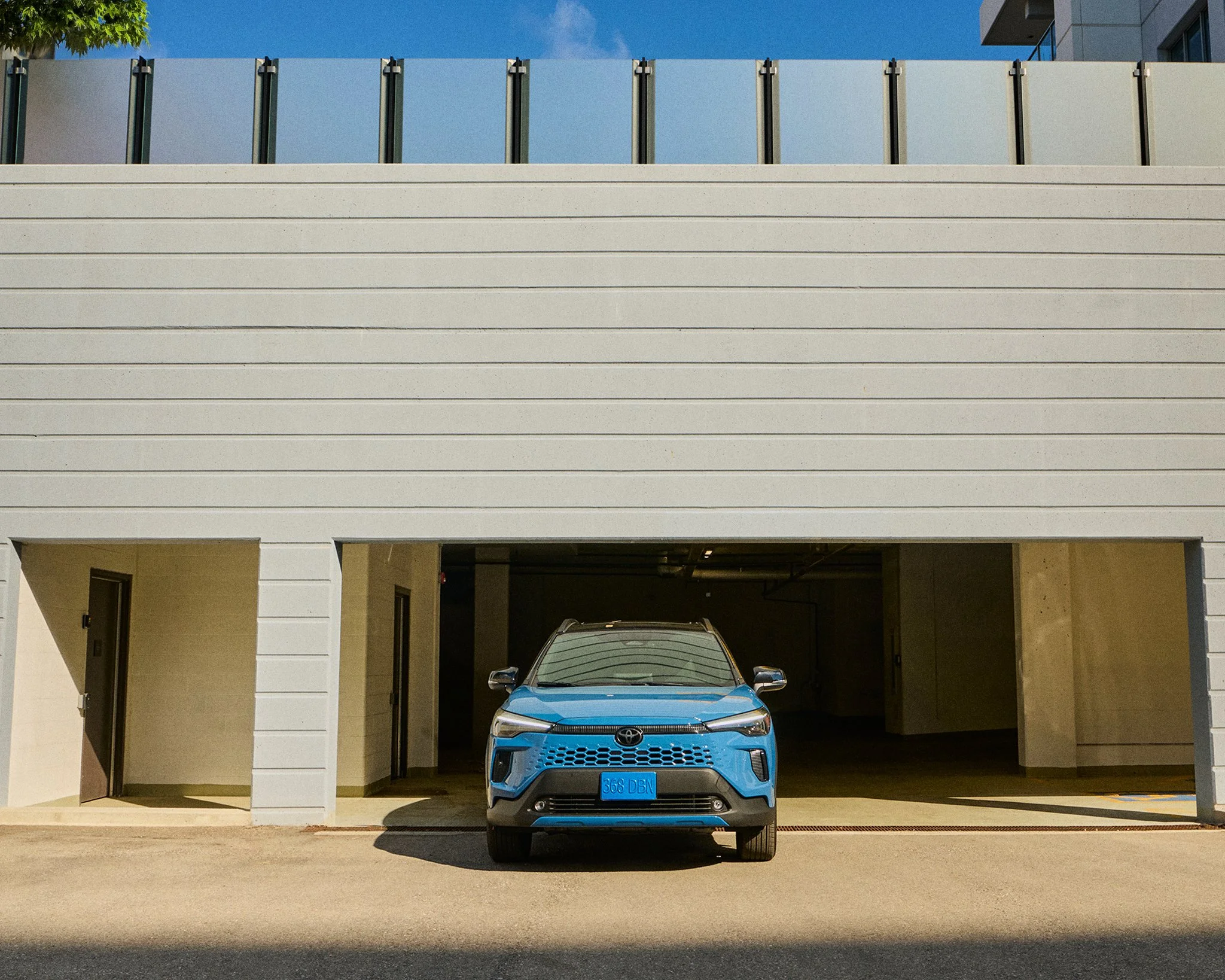 Toyota_Corolla_Cross_Hybrid_XSE_2026_Blue_66-Kristof-Arasim-automtotive-photographer-toronto-canada-creative-director.jpg