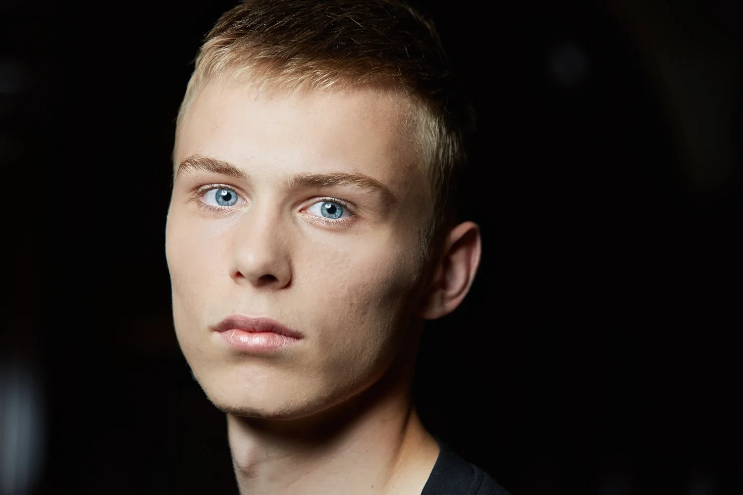 Dumpty+SS+17+BTS+v2++©+Marc+Aitken+2016+2016-09-192016.jpg