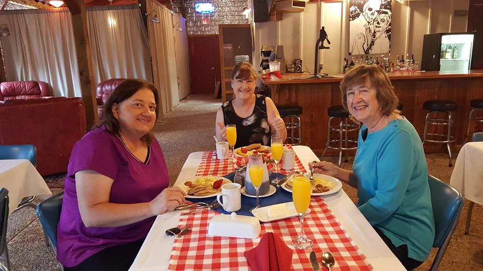 Breakfast with New friends_2.jpg