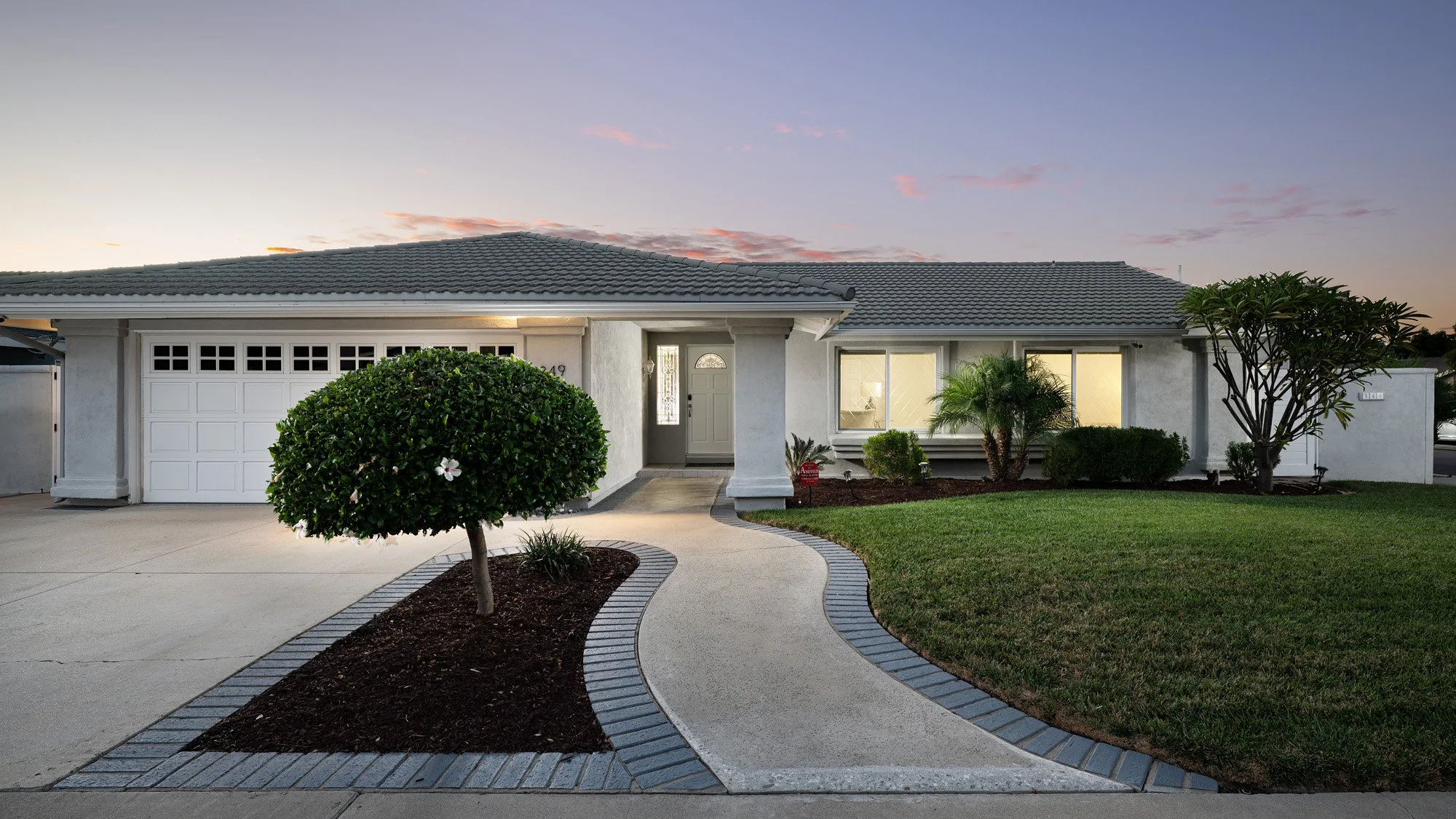 349 E Meadowbrook_2.jpg