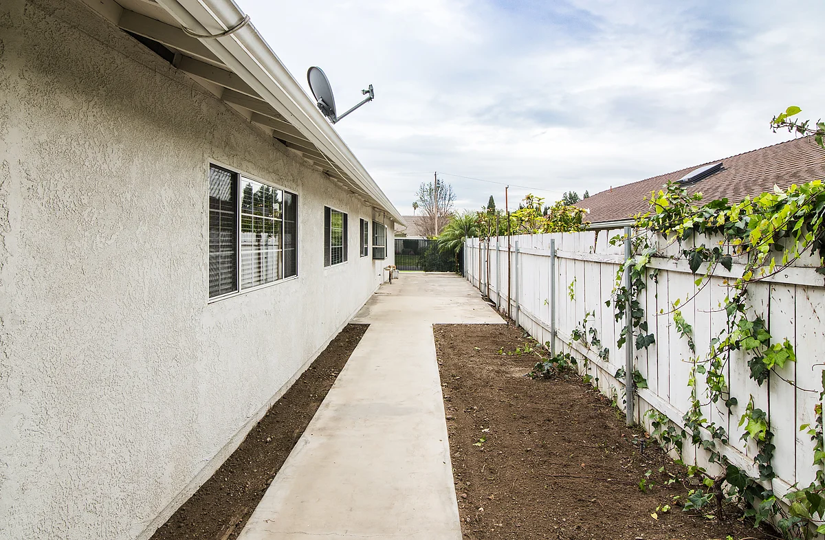 14041 Livingston St_0556-HDR.jpg