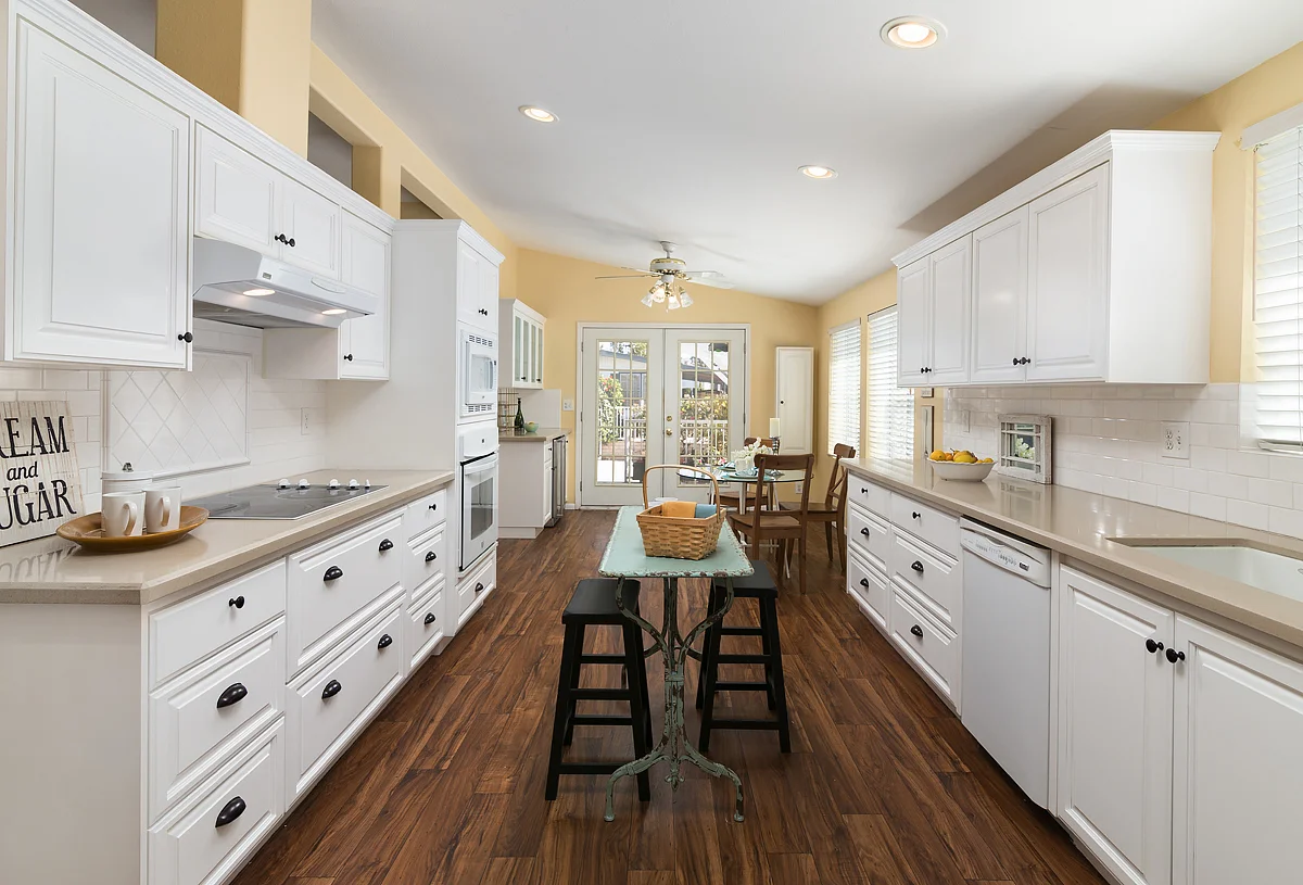 5200 Irvine Blvd_0076.jpg