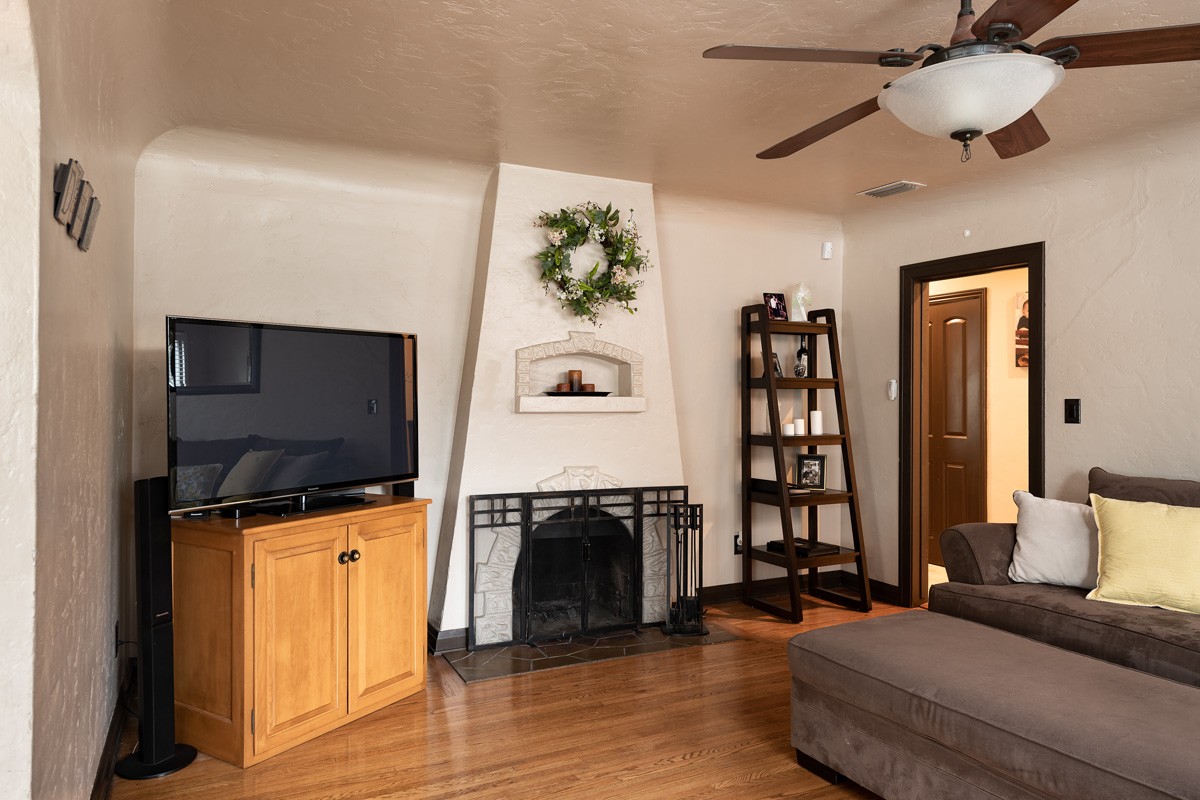 790 Cathart Ave 042 (4)- edited.jpg