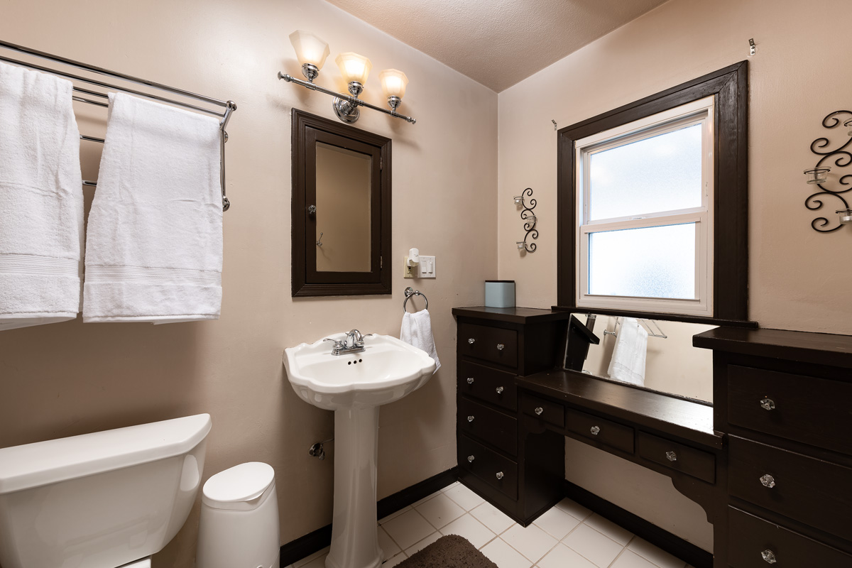 790 Cathart Ave 045.jpg