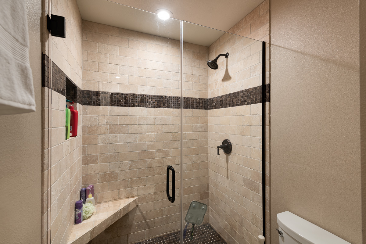 790 Cathart Ave 068.jpg