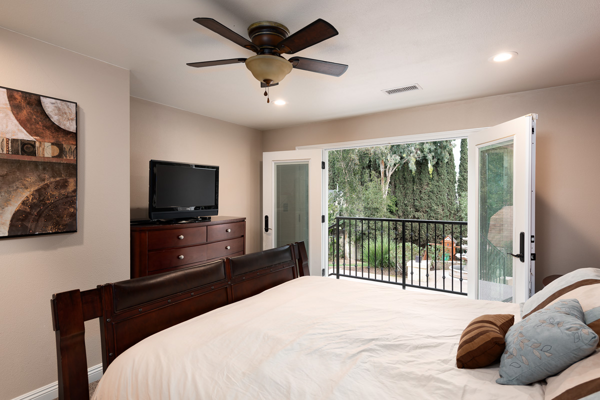 790 Cathart Ave 073.jpg
