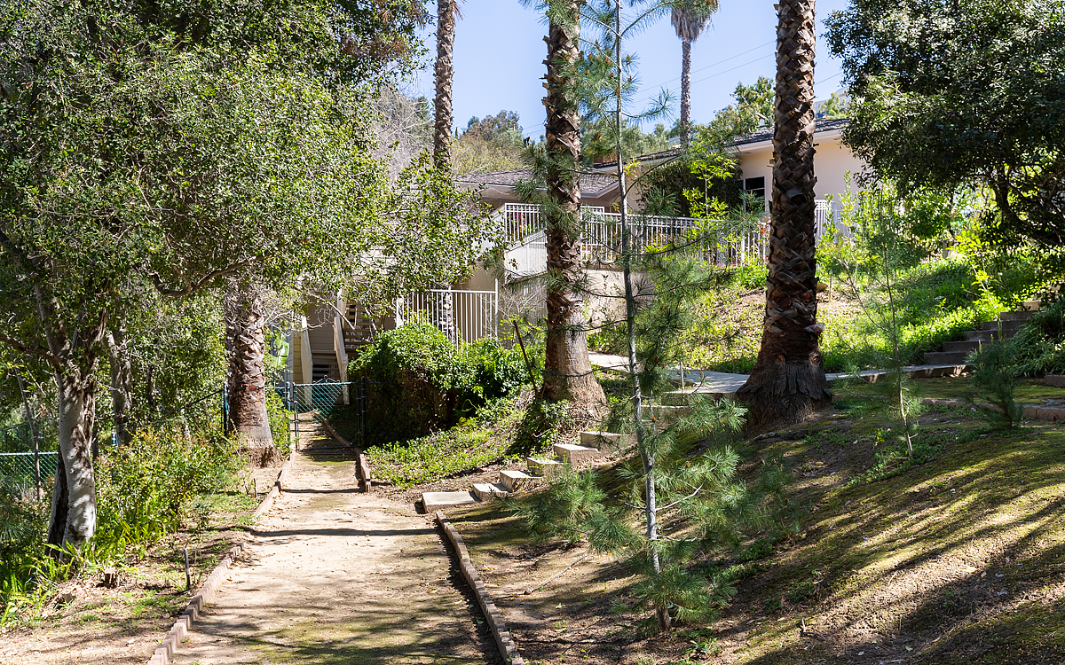 1662 Foothill Blvd_0215-HDR.jpg