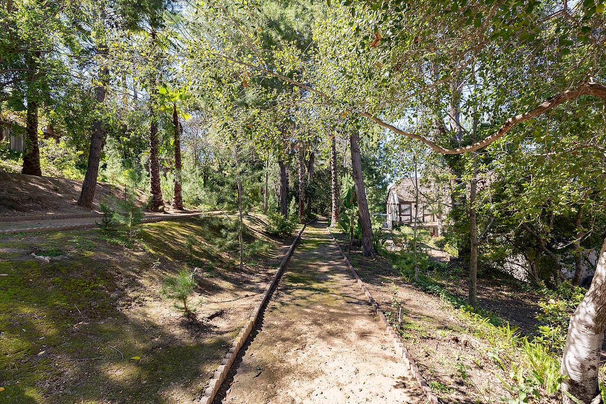 1662 Foothill Blvd_0204-HDR.jpg
