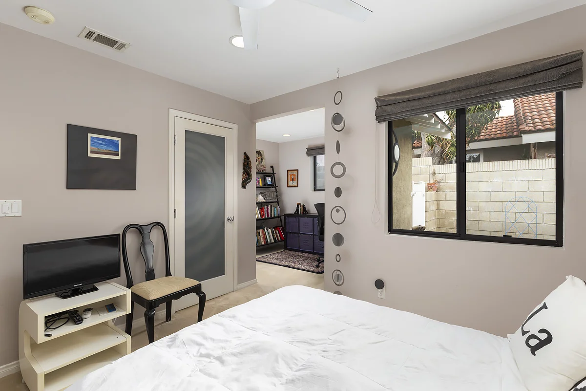 2561 Wilshire Avenue_0019.jpg