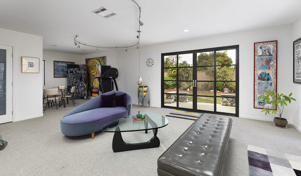 2561 Wilshire Avenue_0305.jpg
