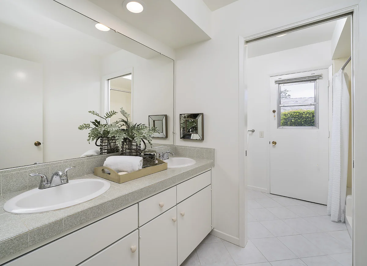 13672 Tea House St_0194.jpg