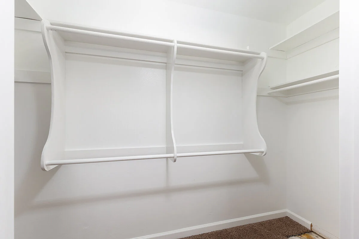 2292 N Glennwood St_0140.jpg