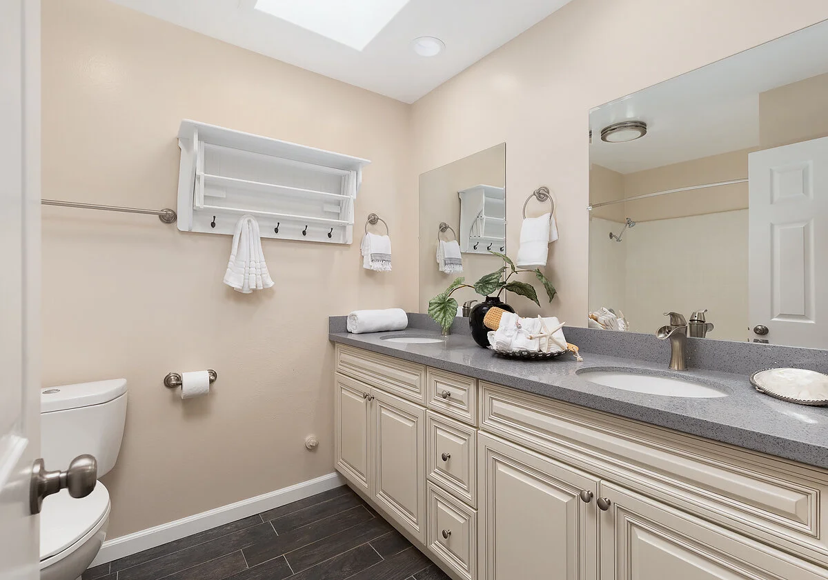 2292 N Glennwood St_0147.jpg