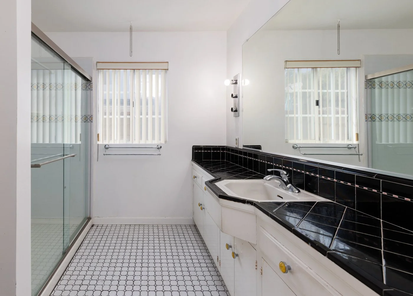 11211 Newport Ave 0244.jpg