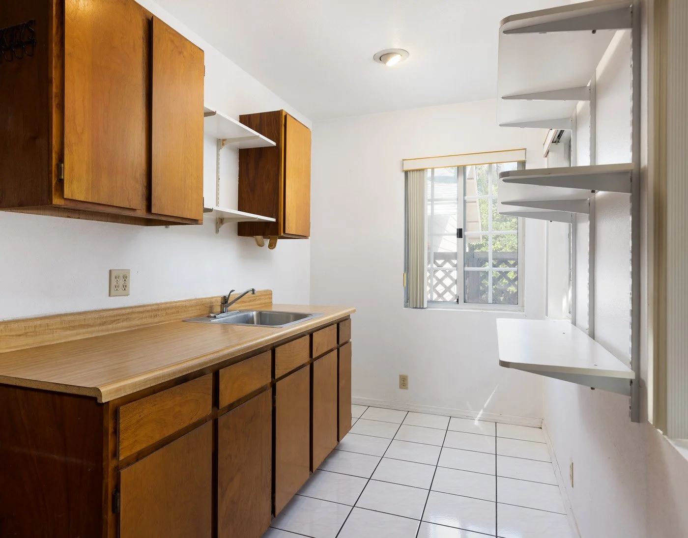 11211 Newport Ave 0251.jpg