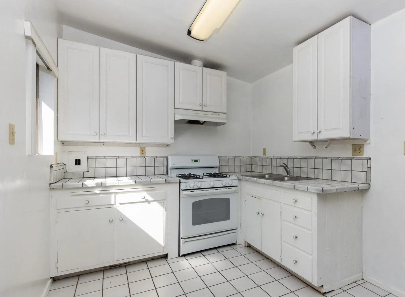 11211 Newport Ave 0254.jpg