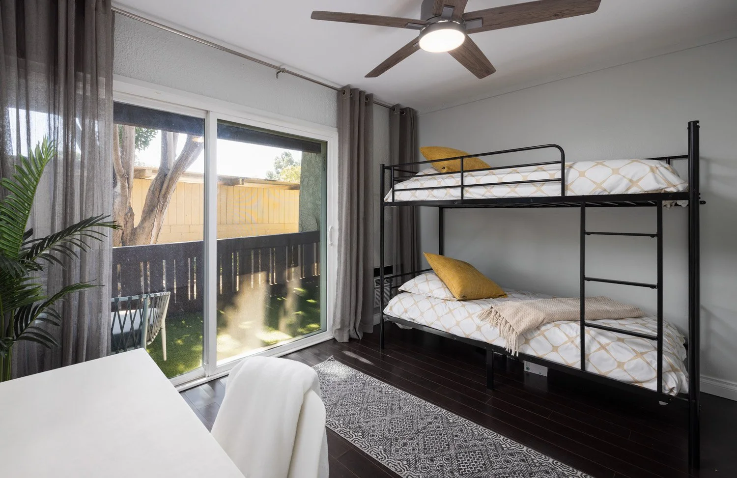 1000 W MacArthur Blvd_3525.jpg