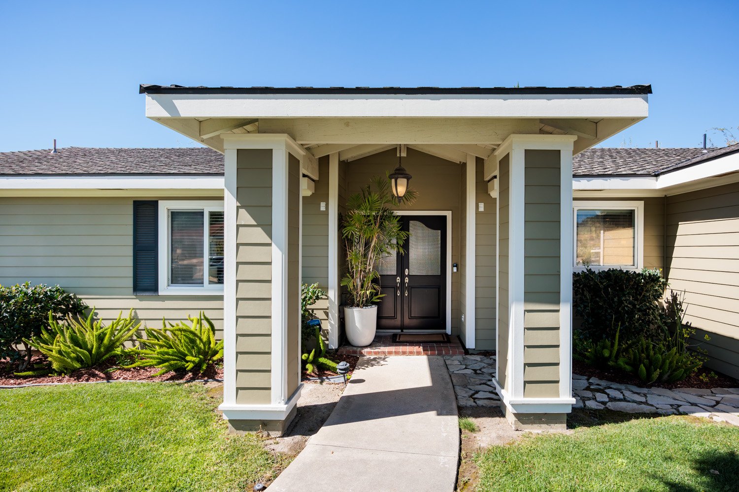 1032 St John Pl 0941.jpg