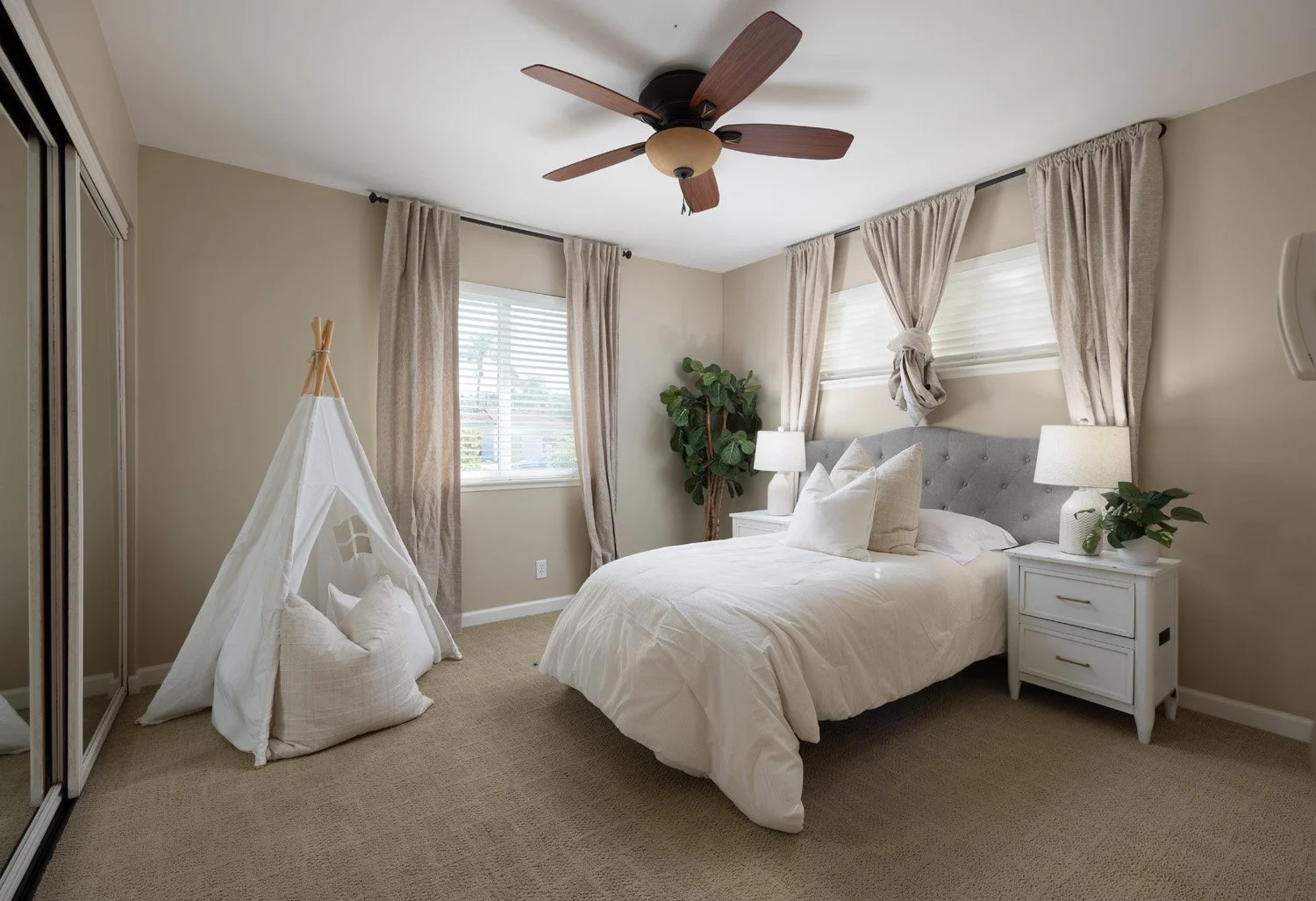 1032 St John Pl 0957.jpg