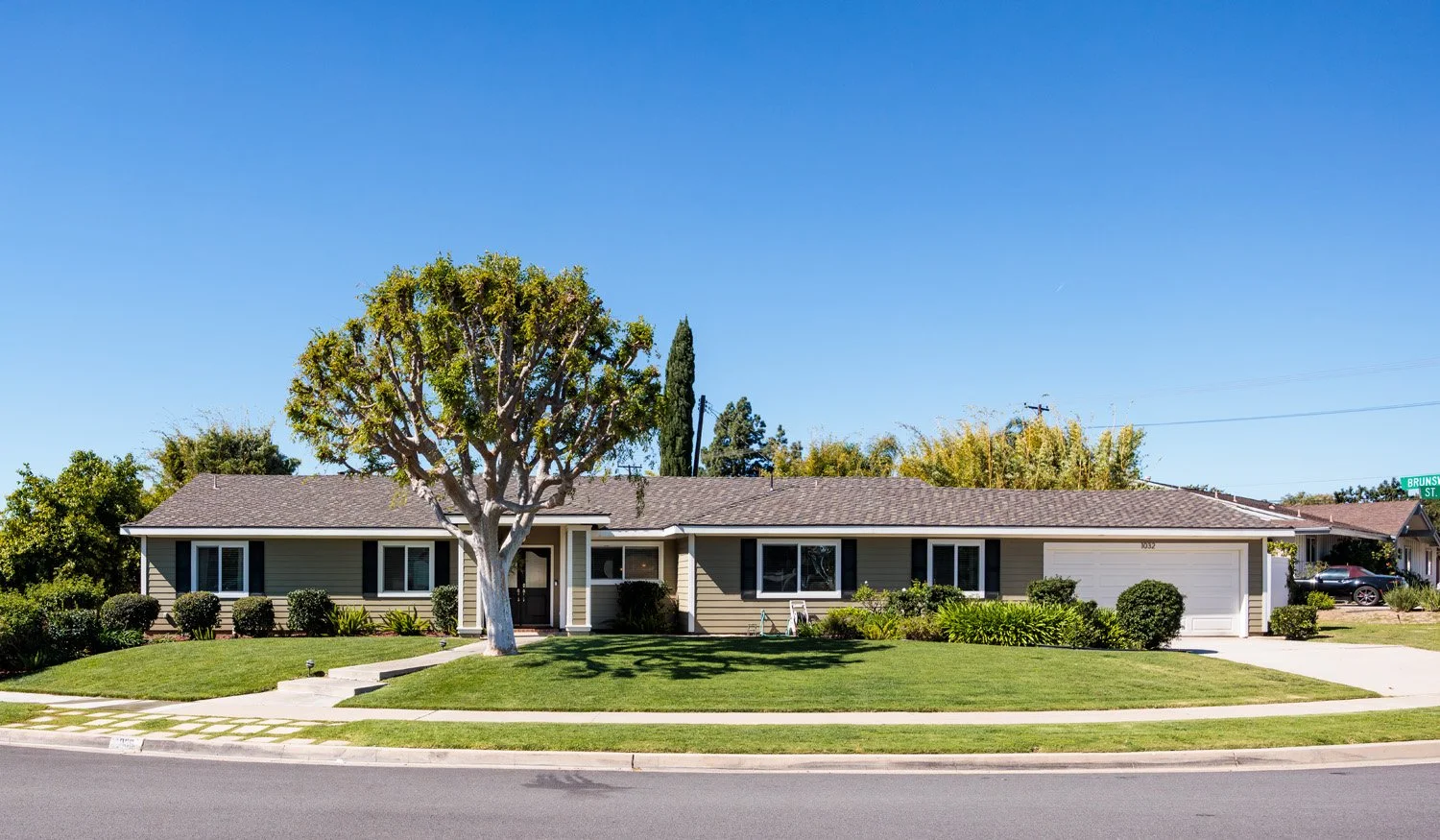 1032 St John Pl 0940.jpg