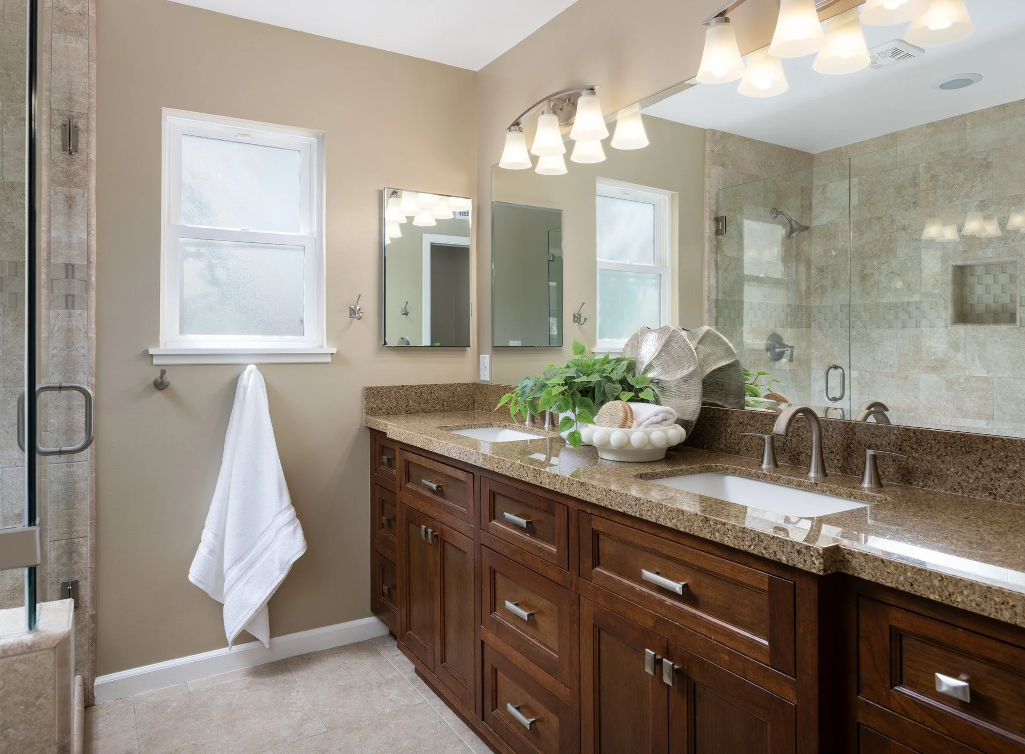 1032 St John Pl 0002.jpg