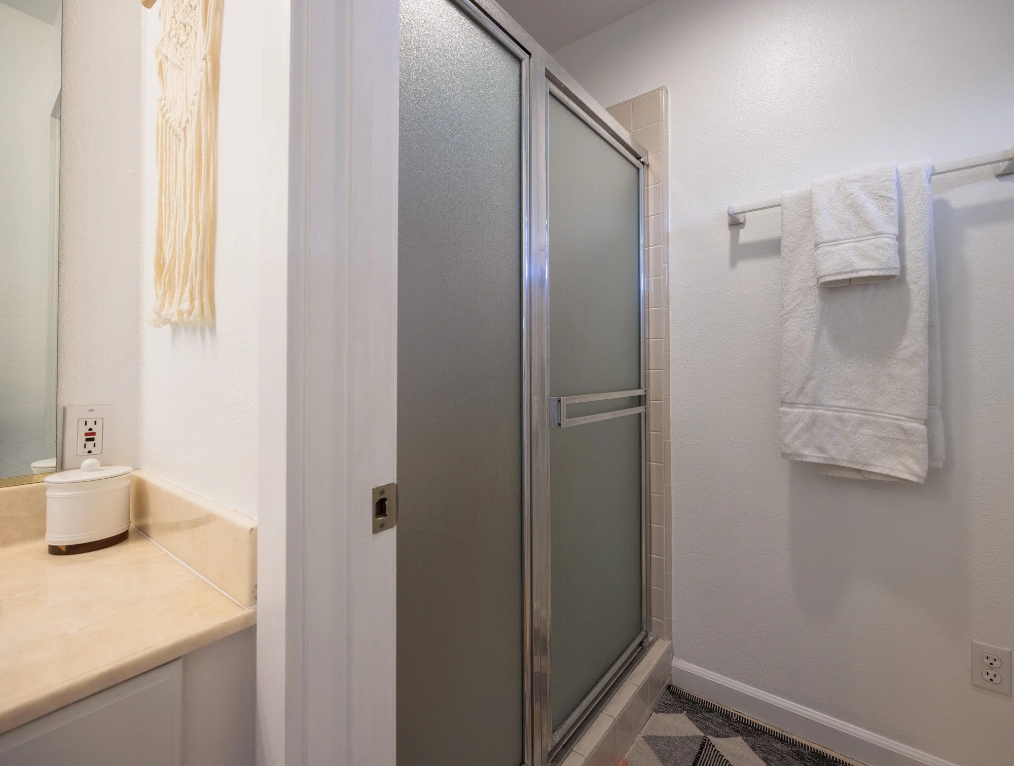 13392 Farmington Rd 0046.jpg