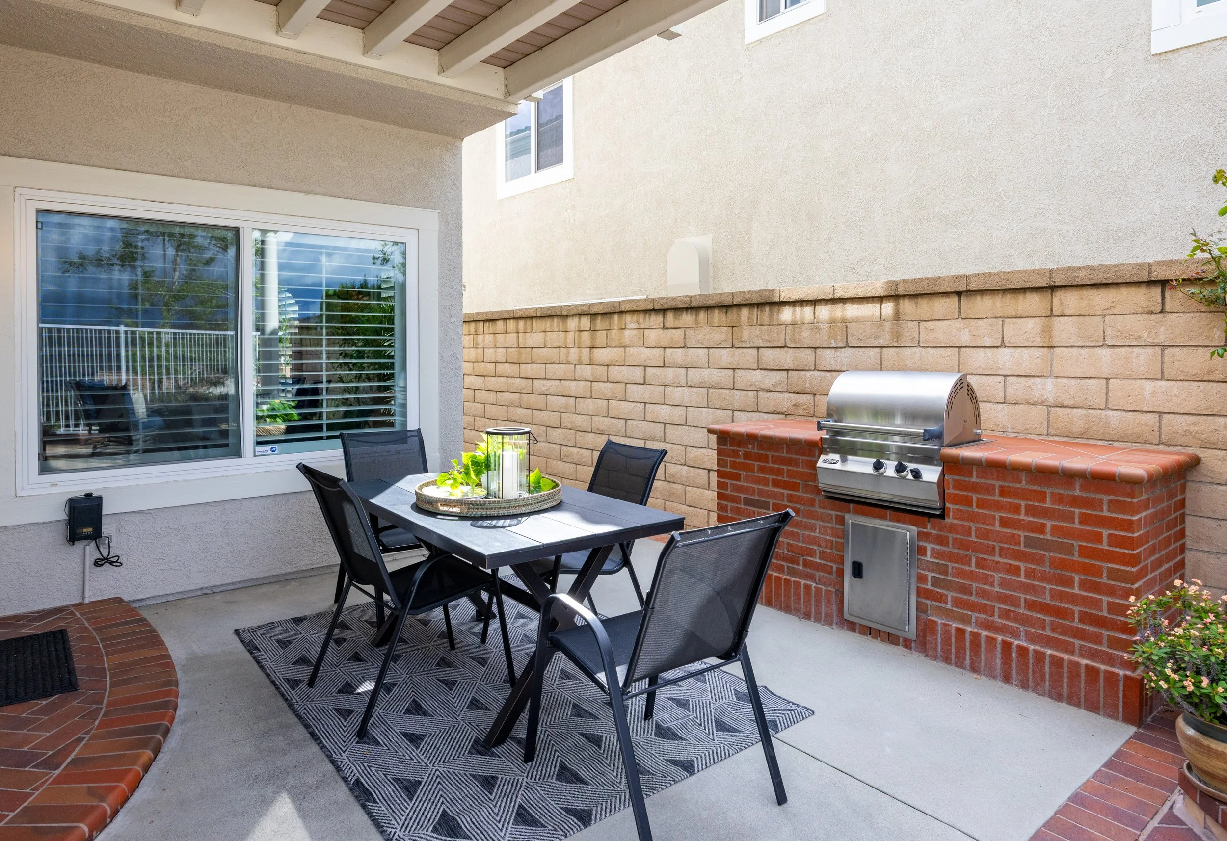 547 S Eveningsong Ln 0603.jpg