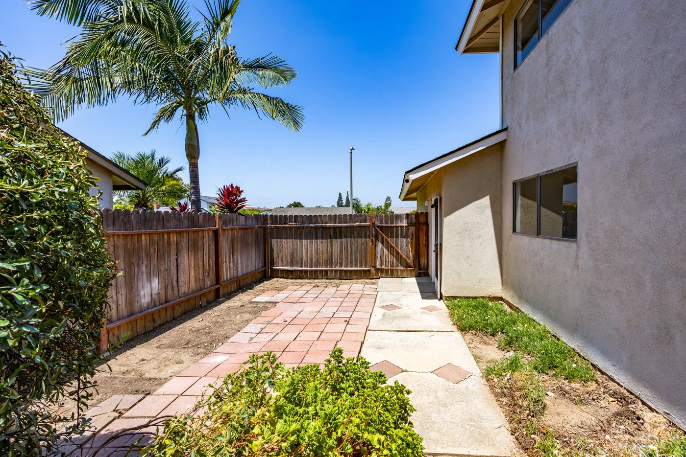1130 Sheffield St 0125.jpg