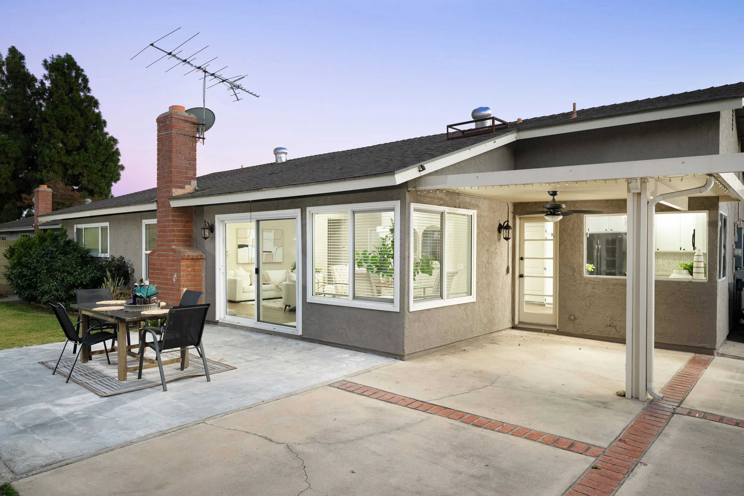 3133 N Driftwood St_05.jpg
